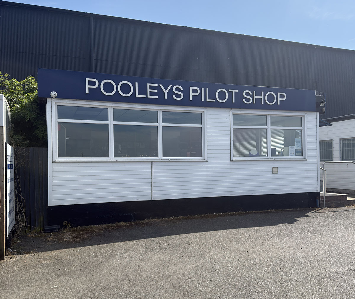 Pooleys Shop at Elstree EGTR